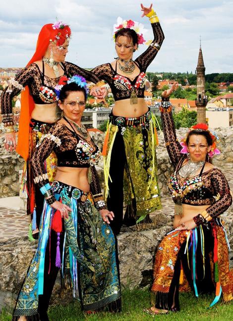 Elődeink, a YaHabibi Tribal